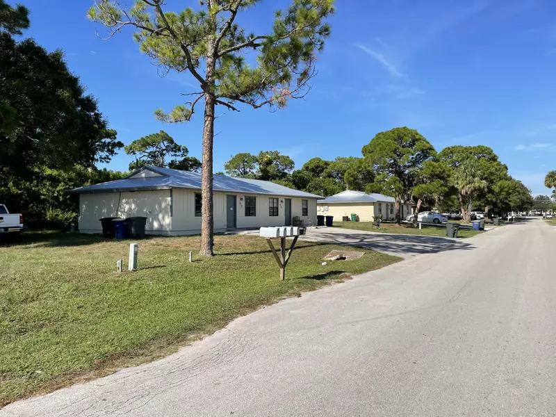 813 King Orange DR, Fort Pierce, FL 34982