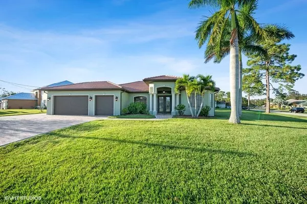 2073 SW Aaron LN, Port Saint Lucie, FL 34953