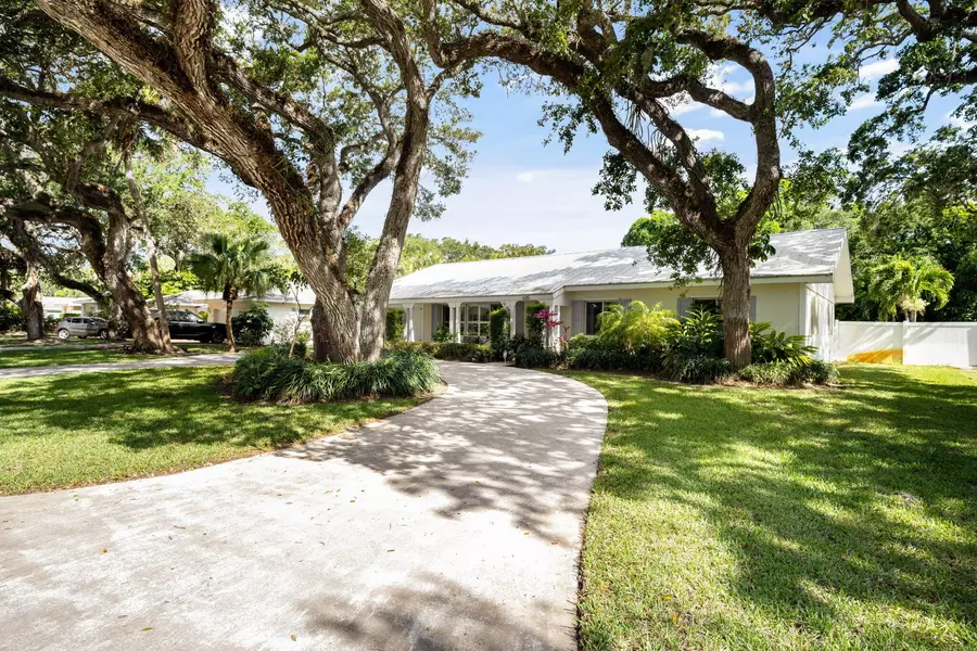 635 Honeysuckle LN, Vero Beach, FL 32963