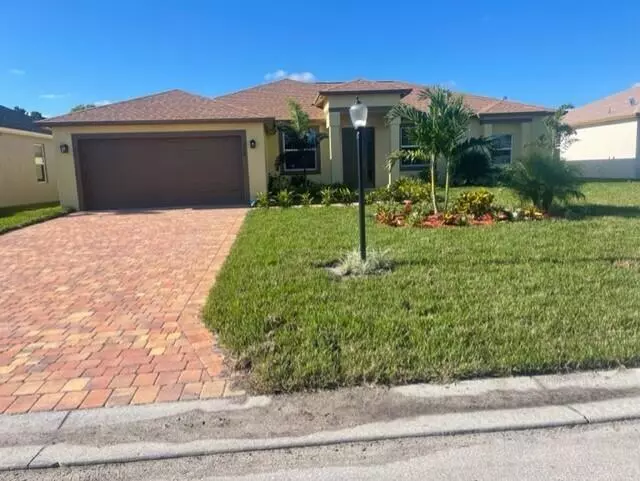 436 SW Vista Lake DR, Port Saint Lucie, FL 34953