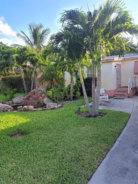 1020 Sunset AVE, Delray Beach, FL 33444