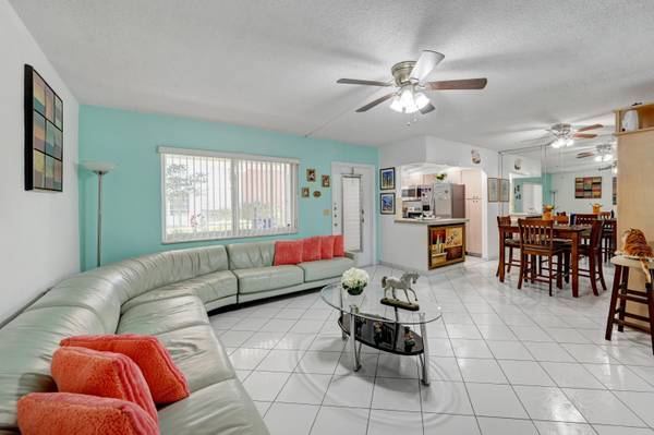 Hallandale Beach, FL 33009,581 Blue Heron DR 121-B