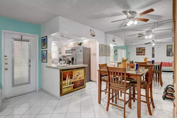 Hallandale Beach, FL 33009,581 Blue Heron DR 121-B