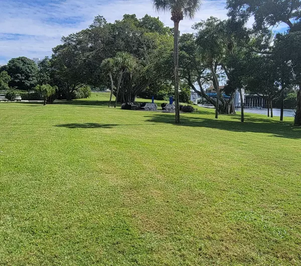 North Palm Beach, FL 33408,304 Golfview RD 105