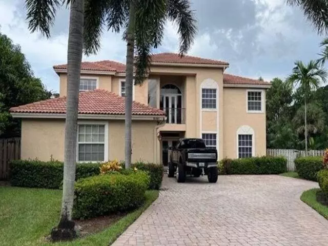 8761 SW 8 ST, Plantation, FL 33324