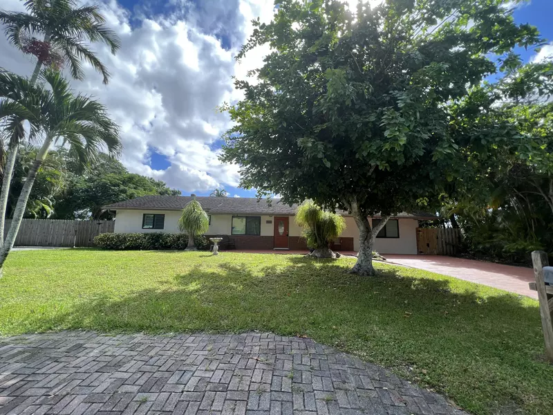 9052 Brandy LN, Lake Worth, FL 33467