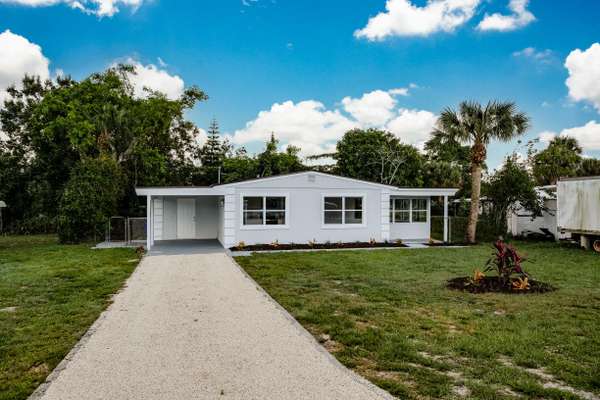 Vero Beach, FL 32962,170 SW 6th CT