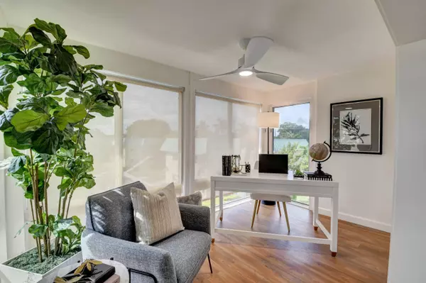 Boynton Beach, FL 33435,12 Colonial Club DR 301