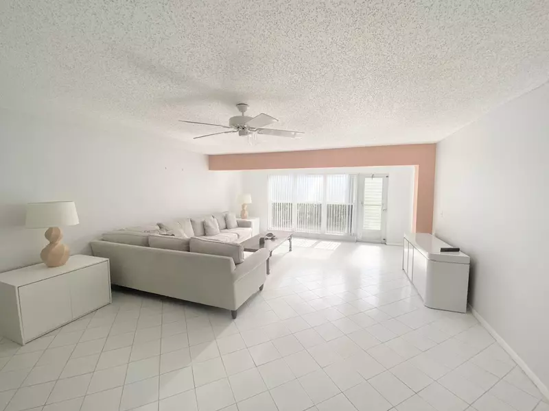 1415 SW 27th AVE 104, Delray Beach, FL 33445