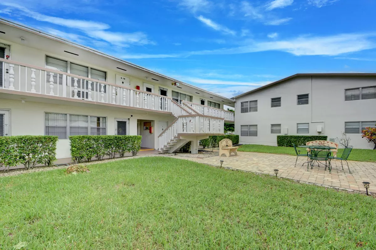 West Palm Beach, FL 33417,18 Cambridge A