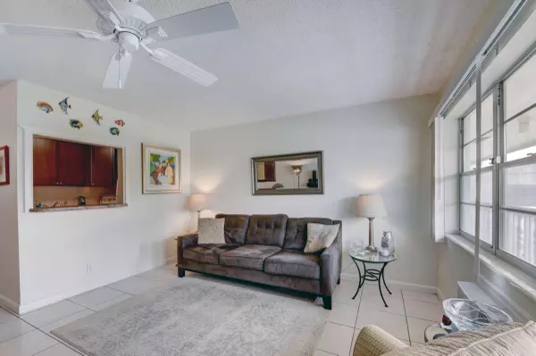 West Palm Beach, FL 33417,18 Cambridge A