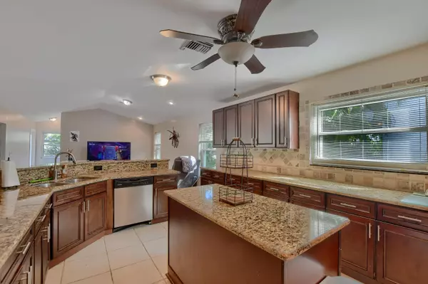 Boynton Beach, FL 33472,5677 Descartes CIR