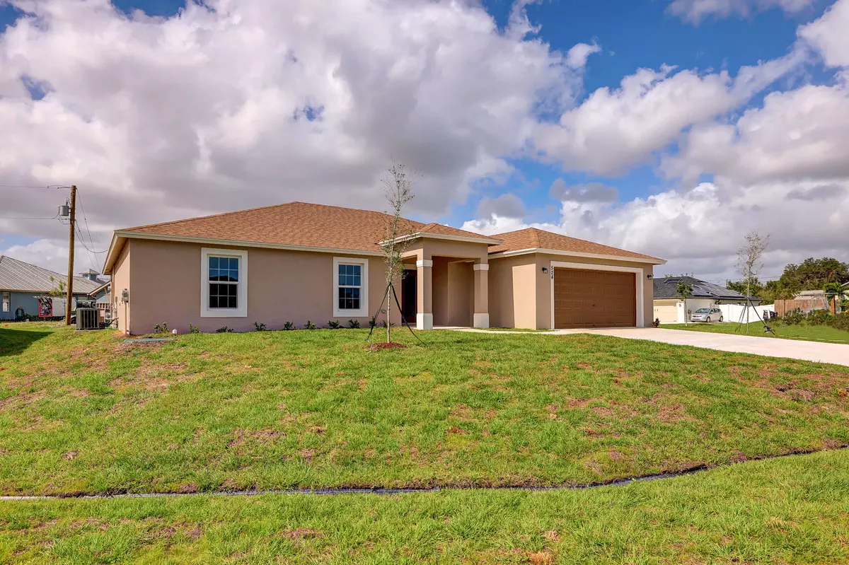 Port Saint Lucie, FL 34953,524 SW Pea CT