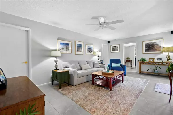 North Palm Beach, FL 33408,901 Alamanda DR