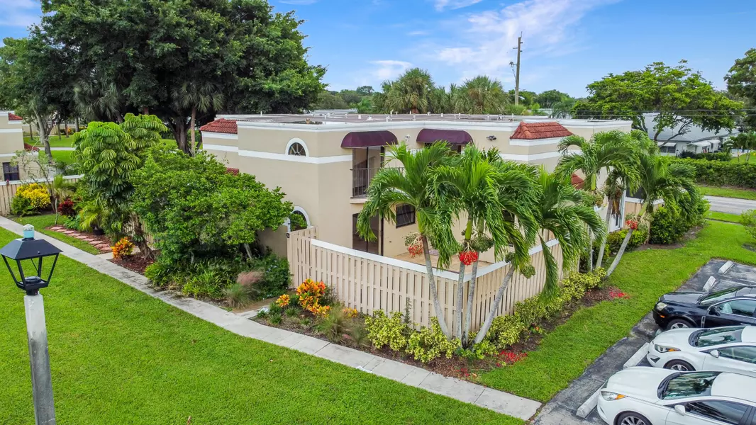 4005 Village DR A, Delray Beach, FL 33445