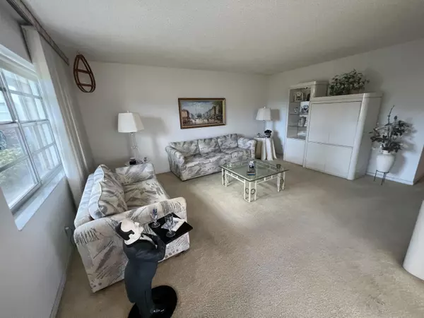 Delray Beach, FL 33484,552 Burgundy L