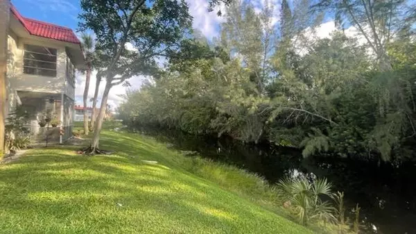 West Palm Beach, FL 33411,241 Lake Frances DR