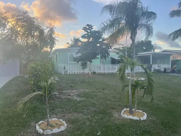 885 S Balfrey DR, West Palm Beach, FL 33413