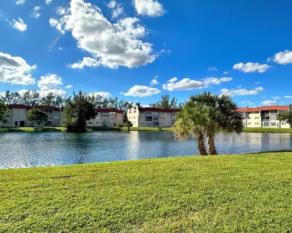 Sunrise, FL 33322,2701 E Sunrise Lakes DR 106