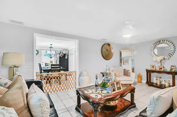 West Palm Beach, FL 33415,2320 Sunrise DR