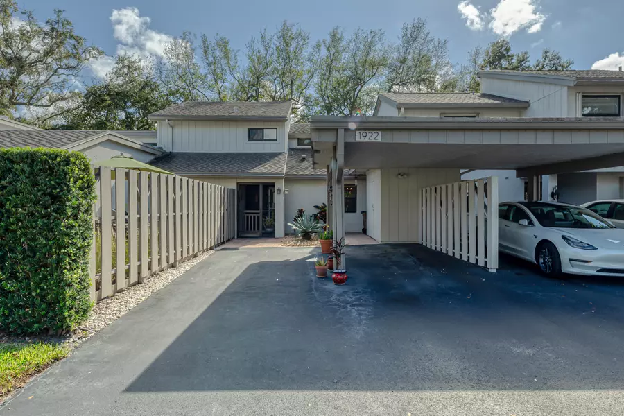 1922 N Deer Creek Wildwood LN, Deerfield Beach, FL 33442