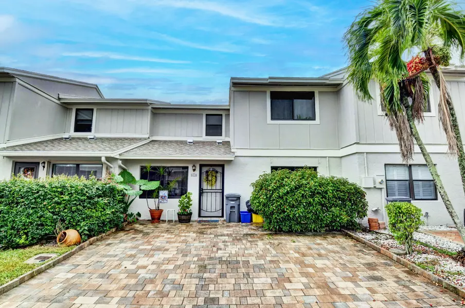 5274 Jog LN, Delray Beach, FL 33484