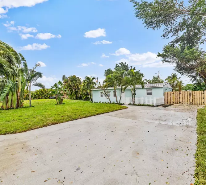 5889 Williamson RD, Jupiter, FL 33458