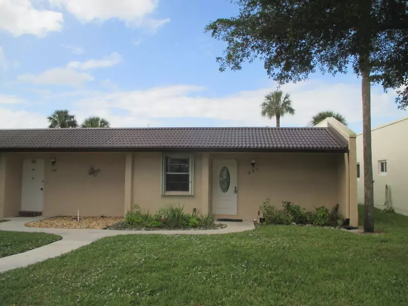 227 Lake Meryl DR, West Palm Beach, FL 33411