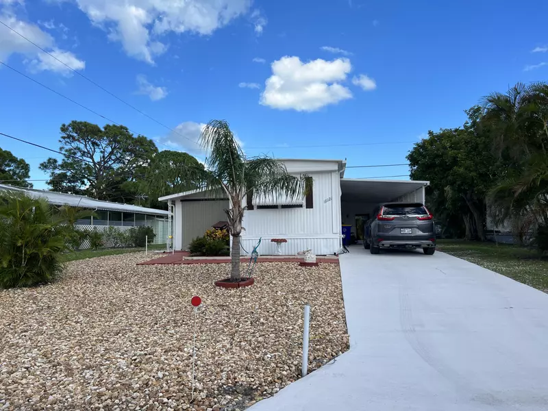 8121 SE Skylark AVE, Hobe Sound, FL 33455