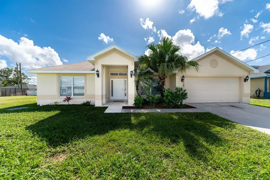 870 SW Mccoy AVE, Port Saint Lucie, FL 34953