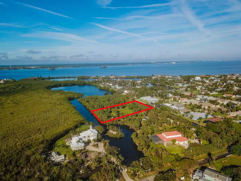 221 Crystal Bay LN, Indialantic, FL 32903