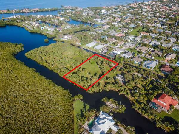 Indialantic, FL 32903,221 Crystal Bay LN