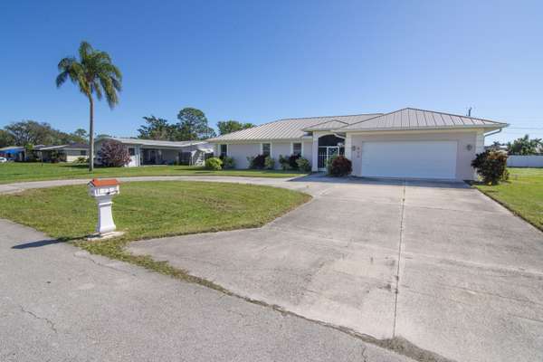 410 SE Gasparilla AVE, Port Saint Lucie, FL 34983