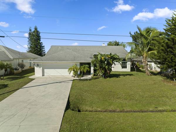 2866 SE Eagle DR, Port Saint Lucie, FL 34984