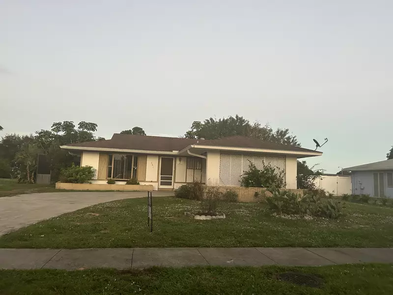 361 NE Bracken RD, Port Saint Lucie, FL 34983