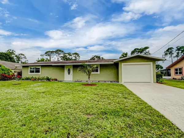 325 SE Calmoso DR, Port Saint Lucie, FL 34983