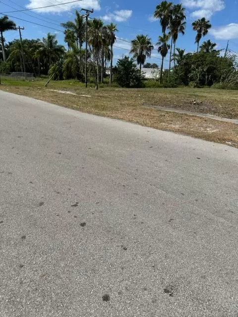 Pahokee, FL 33476,501 W Baines TER