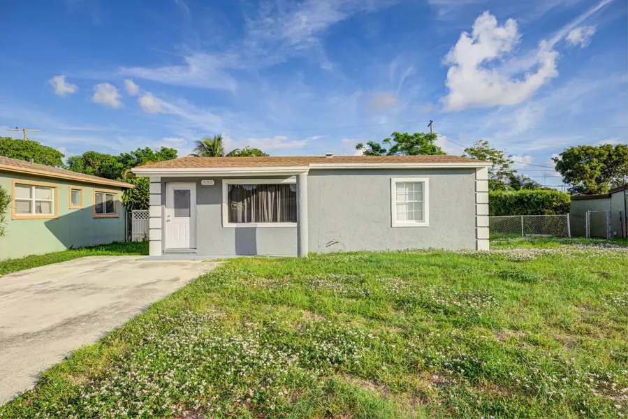 330 W 28th ST, Riviera Beach, FL 33404