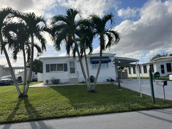 8190 SE Eagle AVE, Hobe Sound, FL 33455