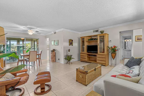 Boynton Beach, FL 33435,21 Colonial Club DR 303