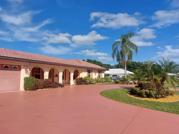 Atlantis, FL 33462,208 N Country Club DR