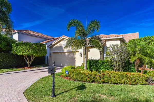 Boca Raton, FL 33496,17093 Newport Club DR