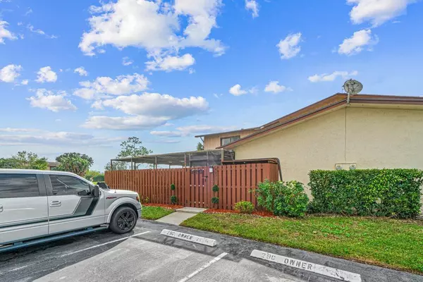 Lake Worth, FL 33463,4221 N Landar DR