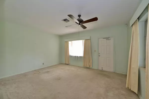 West Palm Beach, FL 33407,925 31st ST