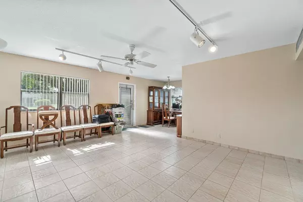 Delray Beach, FL 33446,120 Valencia E