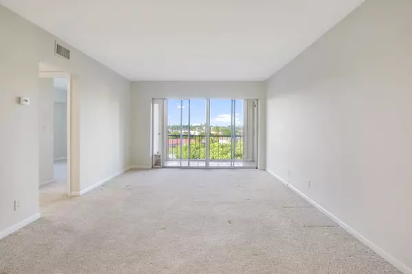 West Palm Beach, FL 33409,505 Spencer DR 308