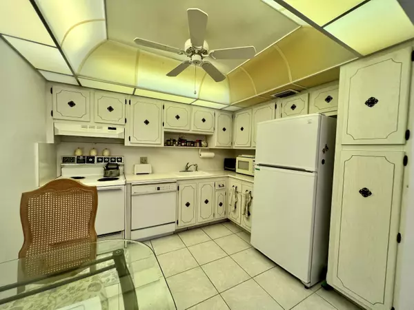 West Palm Beach, FL 33417,110 Wellington A