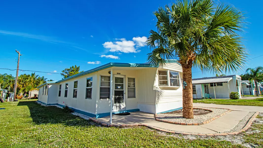 8365 SE Wren AVE, Hobe Sound, FL 33455