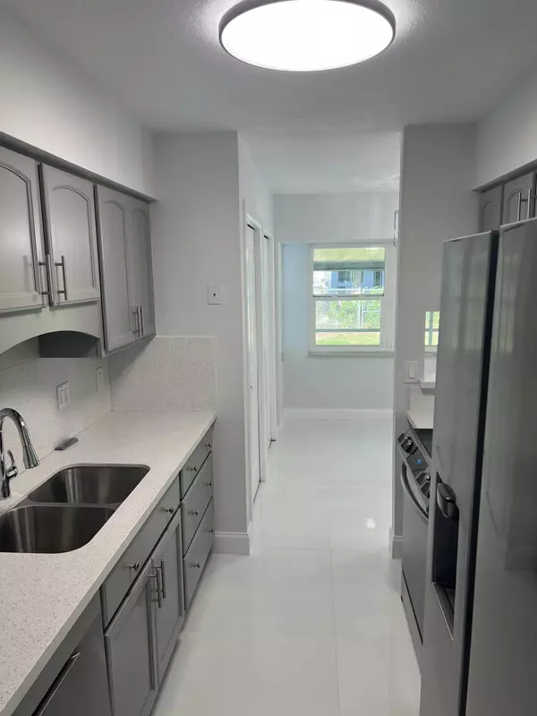 West Palm Beach, FL 33417,6367 Saxon BLVD