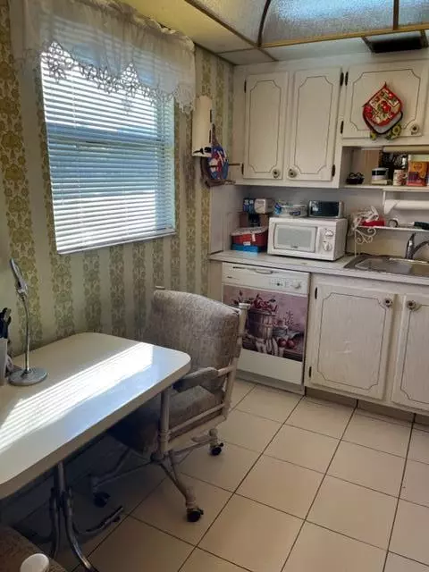 Delray Beach, FL 33446,325 Seville N 325